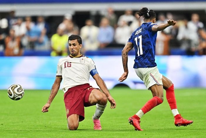  Giữa dàn sao của "La Roja", Rodri là nhân tố âm thầm nhưng có tầm ảnh hưởng lớn nhất, xứng đáng với biệt danh "Messi của hàng tiền vệ". 