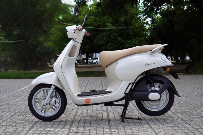 Xe có chiều cao yên khoảng 760 mm, phù hợp với thể trạng người Việt.