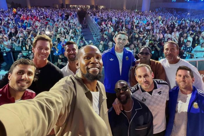 Bức ảnh selfie có Messi gây chú ý mạnh mẽ.