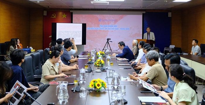 Các đại biểu dự tọa đàm khoa học tìm hiểu nghệ thuật sơn mài Việt Nam - Trung Quốc