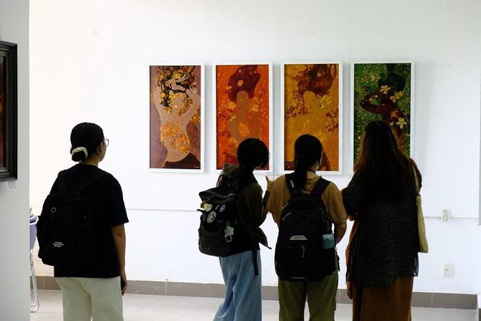 Không gian triển lãm sơn mài tại Trường Đại học Mỹ thuật TP.HCM