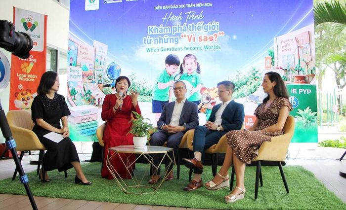 Các chuyên gia chia sẻ tại diễn đàn