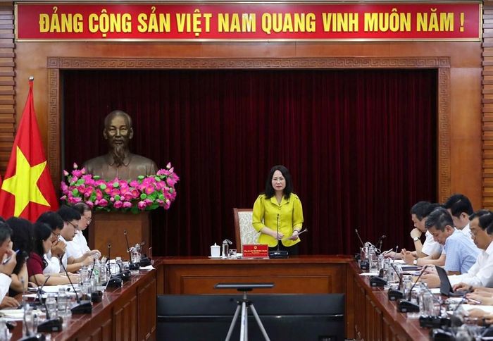 Ngày 16.7, Ủy viên Ban Chấp hành Trung ương Đảng, Bộ trưởng Bộ VHTTDL Lâm Thị Phương Thanh chủ trì cuộc họp nghe Báo cáo chuyên đề triển khai các nhiệm vụ, giải pháp về khoa học công nghệ, đổi mới sáng tạo và chuyển đổi số trong các lĩnh vực của ngành. Ảnh: Trần Huấn