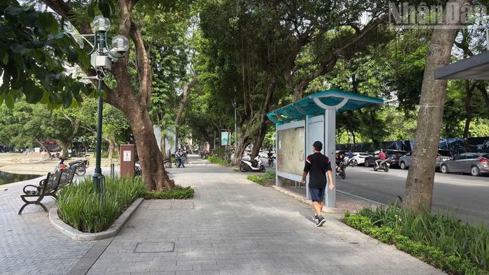 Anh Trần Văn N., người thường xuyên tập thể dục tại Công viên Thống Nhất, cho biết: "Việc xây dựng quảng trường và chỉnh trang khu vực trước cổng công viên là cần thiết. Hy vọng sau khi hoàn thành sẽ có thêm không gian mở để người dân sinh hoạt, đồng thời tạo diện mạo mới cho khu vực trung tâm Hà Nội."