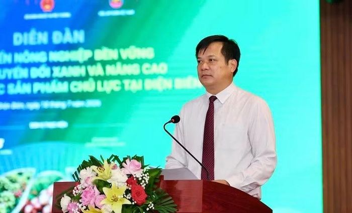 Đồng chí Lò Văn Cương, Phó Chủ tịch Ủy ban nhân dân tỉnh Điện Biên, phát biểu tại tọa đàm.