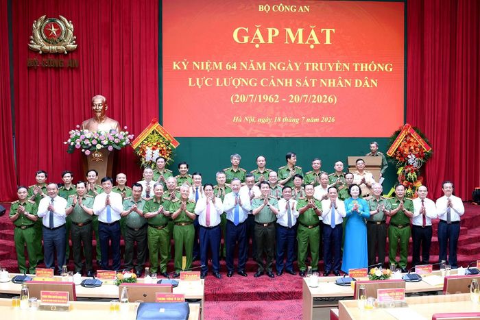 Tổng Bí thư, Chủ tịch nước Tô Lâm và các đồng chí lãnh đạo, nguyên lãnh đạo Đảng, Nhà nước và các đại biểu dự cuộc gặp mặt.