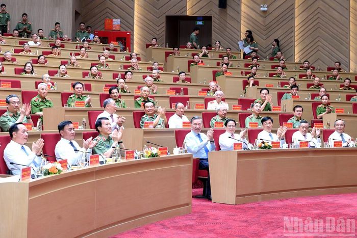 Tổng Bí thư, Chủ tịch nước Tô Lâm và các đồng chí lãnh đạo, nguyên lãnh đạo Đảng, Nhà nước và các đại biểu dự cuộc gặp mặt.