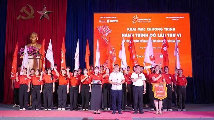 Nghi thức hô khẩu hiệu Hành trình Đỏ.