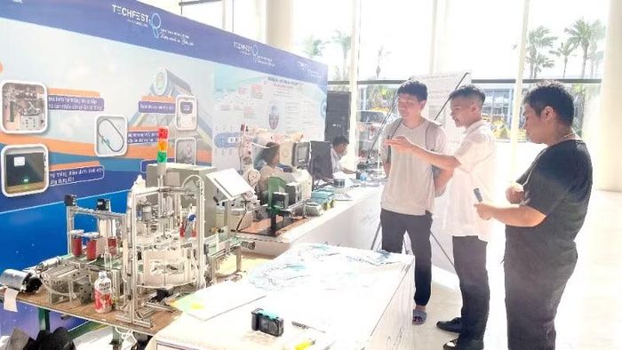 Trưng bày sản phẩm khoa học công nghệ trong khuôn khổ sự kiện Techfest Hải Phòng 2025. (Ảnh: XUÂN TRƯỜNG)