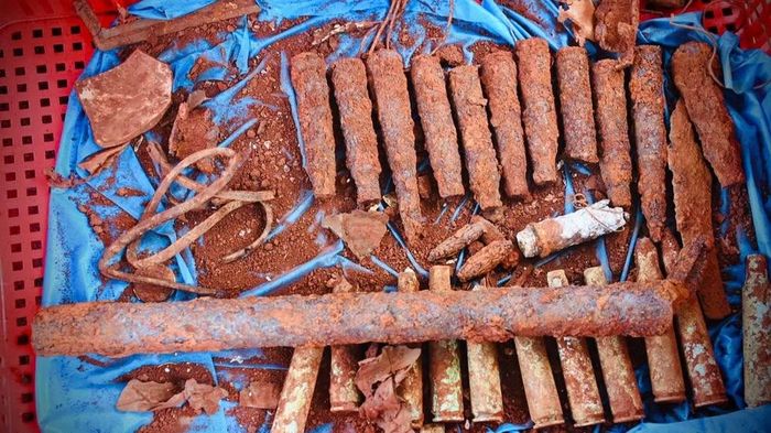 Một số di vật tìm thấy ở khu vực nghi có hài cốt liệt sĩ.
