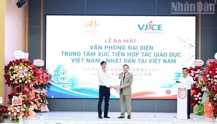 Trung tâm Xúc tiến Hợp tác Văn hóa, Giáo dục Việt Nam-Nhật Bản ra mắt Văn phòng đại diện tại Việt Nam. (Ảnh: TUẤN ANH)