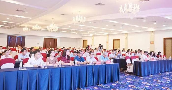 Các đại biểu tham dự hội thảo.