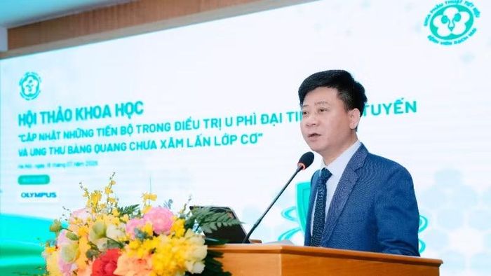Phó Giáo sư, Tiến sĩ Nguyễn Tuấn Tùng chia sẻ tại hội thảo.