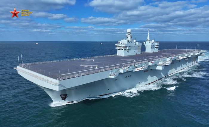  Type 076 Sichuan là tàu đổ bộ tấn công thế hệ mới của Trung Quốc, kết hợp năng lực đổ bộ đường biển truyền thống với hệ thống máy phóng điện từ (EMALS) và hệ thống hãm đà theo tiêu chuẩn tàu sân bay để vận hành máy bay không người lái chiến đấu cánh cố định. Ảnh: China Military Bugle 