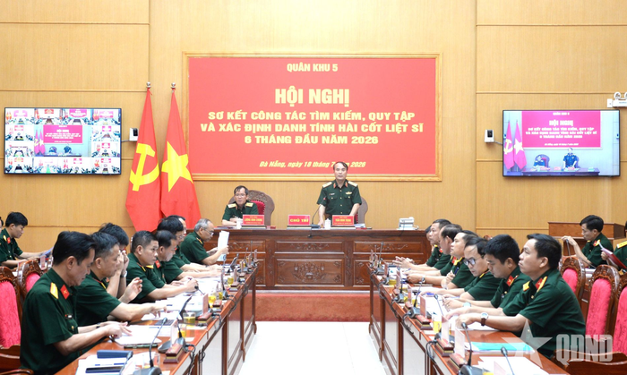 Thiếu tướng Trần Minh Trọng chủ trì hội nghị.