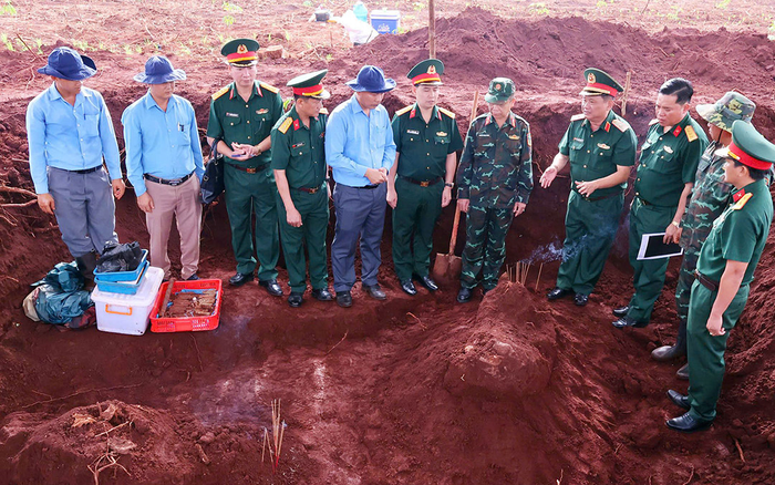 Đoàn công tác kiểm tra, thăm, động viên lực lượng tìm kiếm, quy tập hài cốt liệt sĩ tại xã Minh Đức, TP Đồng Nai.