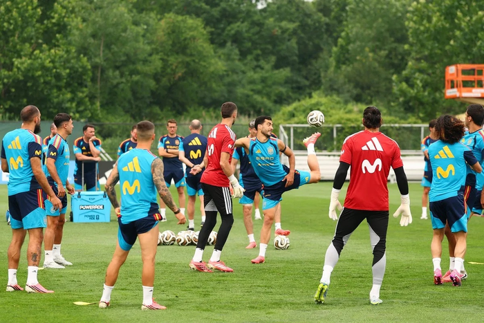 Các cầu thủ Tây Ban Nha tham gia buổi tập tại New Jersey chuẩn bị cho trận chung kết World Cup 2026. Ảnh: Reuters