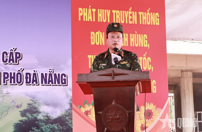Đại tá Nguyễn Tuấn Anh, Phó tư lệnh Binh đoàn 12 phát biểu quán triệt nhiệm vụ và phát động thi đua.