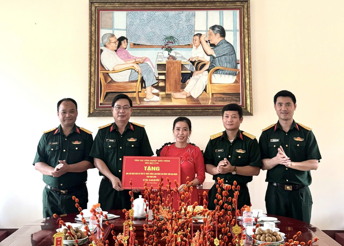 Đoàn công tác trao kinh phí hỗ trợ Khu lưu niệm Thiếu tướng, Giáo sư, Viện sĩ, Anh hùng Lao động Trần Đại Nghĩa.