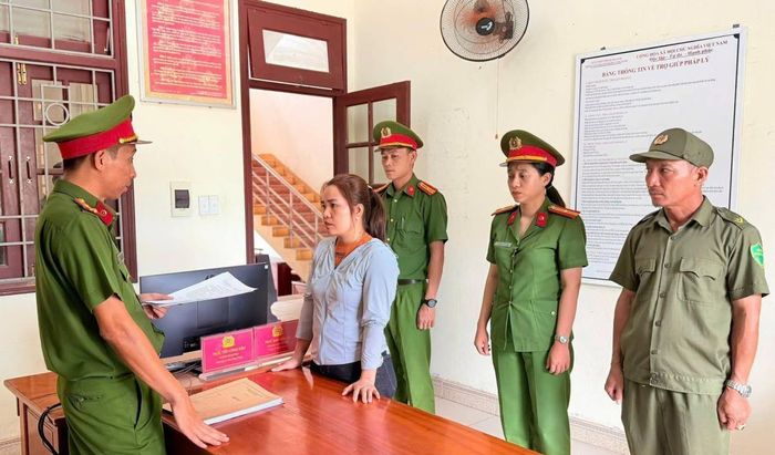 Cơ quan Cảnh sát điều tra thự hiện lệnh bắt tạm giam đối với Lý