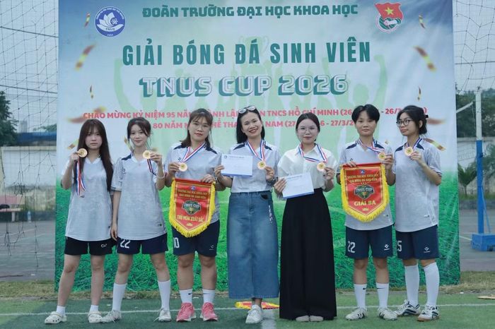 Gia Bảo đạt Huy chương Đồng Giải bóng đá sinh viên TNUS Cup năm 2026.