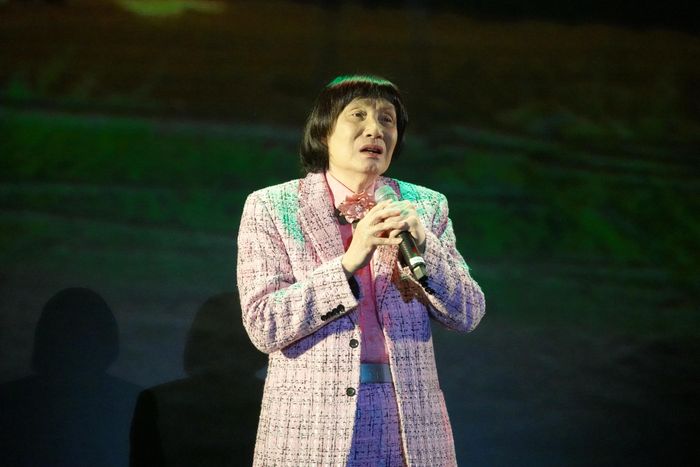 NSND Minh Vương biểu diễn bài ca cổ "Giây phút ngậm ngùi". Ảnh: THÚY BÌNH 