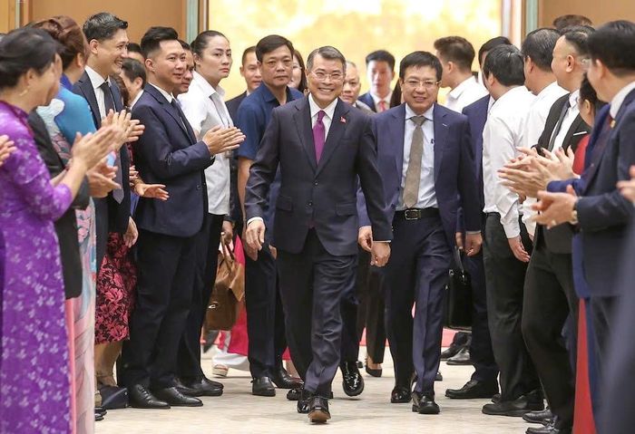  Thủ tướng Lê Minh Hưng và các đại biểu tại hội nghị Thường trực Chính phủ với cộng đồng doanh nghiệp, sáng 18-7. Ảnh: VIẾT CHUNG 