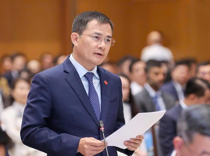  Trung tướng Tào Đức Thắng, Chủ tịch kiêm Tổng Giám đốc Tập đoàn Viettel, nêu ý kiến tại hội nghị. Ảnh: VIẾT CHUNG 