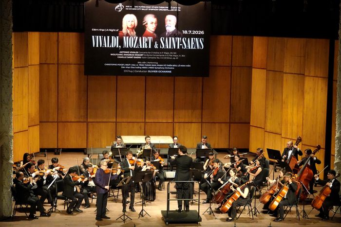 "Đêm nhạc Vivaldi, Mozart & Saint-Saëns" nhận được sự cổ vũ nồng nhiệt của đông đảo khán giả trong và ngoài nước. Ảnh: THÚY BÌNH