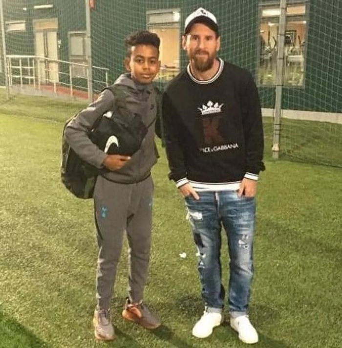  Messi gặp Yamal trong một lần đến thăm La Masia. Ảnh: mạng X 