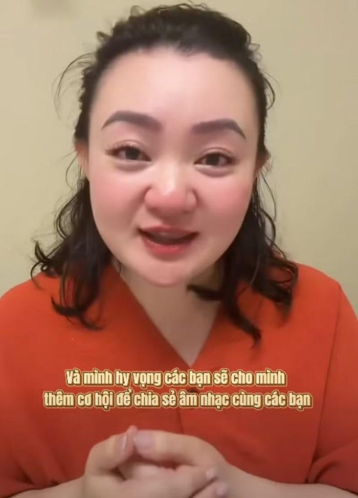 Xuân Mai xúc động khi xem lại MV. Ảnh: FB Xuân Mai.