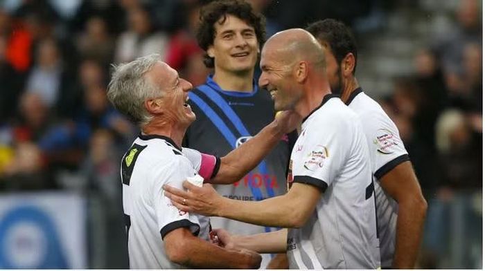 Người tiếp quản chiếc ghế nóng tại đội tuyển Pháp sẽ là cựu danh thủ Zidane.