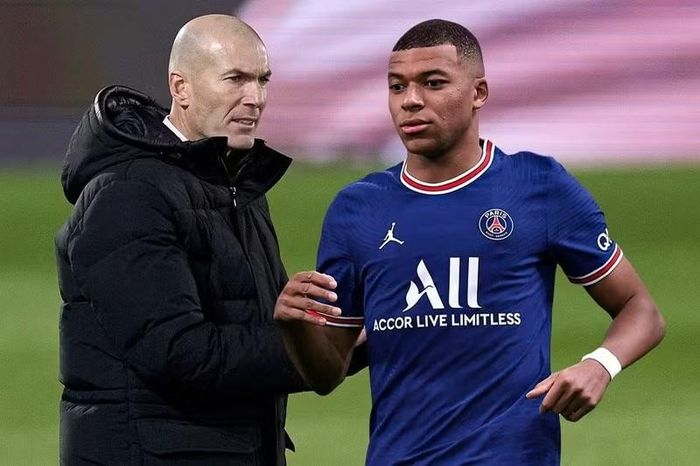 Zidane và đội ngũ cộng sự, bao gồm David Bettoni và Hamidou Msaidie, đã tổ chức các cuộc họp trực tuyến liên tục để sẵn sàng cho việc tiếp quản ngay sau khi World Cup 2026 kết thúc.