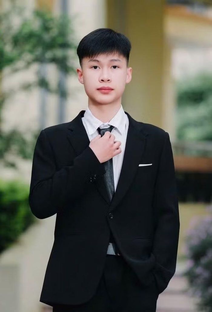 Chu Quang Minh - người dân tộc Tày cựu học sinh Trường THPT Hoàng Văn Thụ.