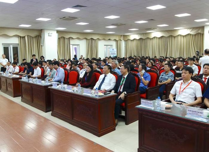  Các chuyên gia, nhà khoa học tham dự hội thảo. 