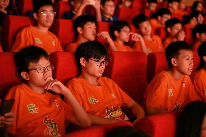 Lắng đọng cảm xúc với nhiều lớp diễn.