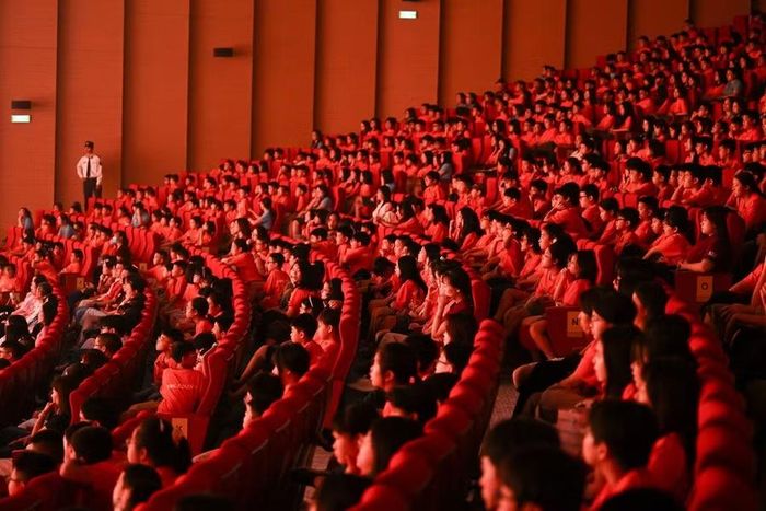 Hơn 1.400 học sinh, giáo viên xem Chương trình Đất Nước Thiên Hùng Ca,
