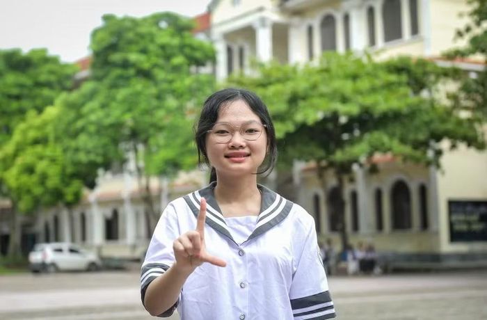 Nữ sinh Nguyễn Thị Bích Ngọc, Trường THPT chuyên Lê Hồng Phong giành huy chương Vàng tại Olympic Vật lí quốc tế lần thứ 56.