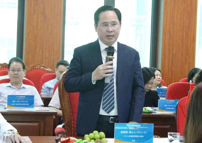 PGS.TS Lê Mạnh Hùng - Hiệu trưởng Trường Đại học Công đoàn phát biểu tại buổi làm việc.