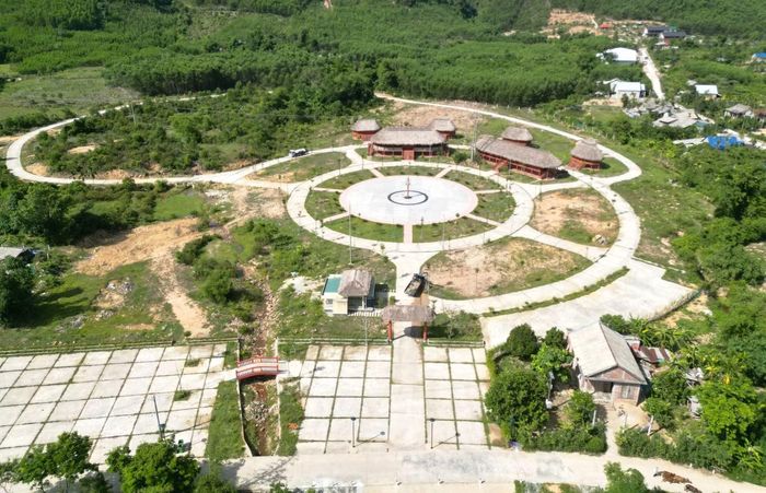 Toàn cảnh Khu bảo tồn Làng văn hóa truyền thống dân tộc Cơ Tu xã Khe Tre, TP. Huế.