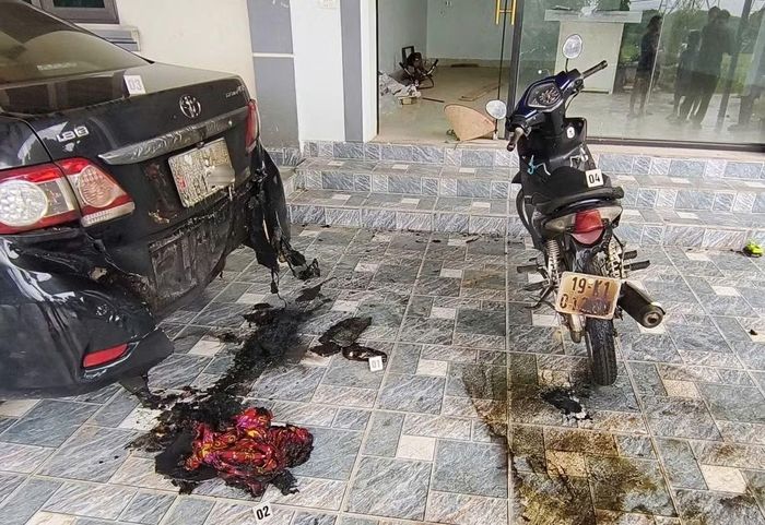 Hiện trường vụ đốt xe ô tô.