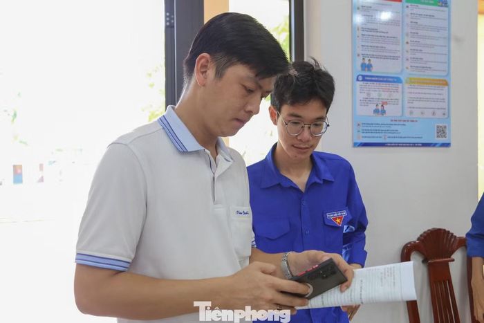  Đây là hoạt động tình nguyện tại chỗ trong Chiến dịch Mùa hè xanh năm 2026 của Đoàn trường – Hội Sinh viên trường ĐH Sư phạm – ĐH Đà Nẵng, đồng thời, là một phần trong chương trình thí điểm mô hình phối hợp giữa nhà trường và địa phương nhằm hỗ trợ người dân tiếp cận, sử dụng hiệu quả các nền tảng, dịch vụ số do Bộ Giáo dục và Đào tạo chỉ đạo. 