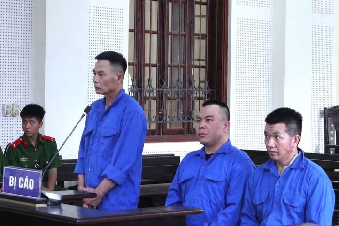 Bị cáo Lô Văn Tỵ (đứng) nhận bản án tử hình.