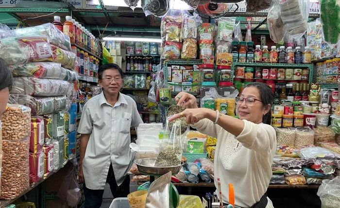 Đề xuất tiếp tục nâng ngưỡng tính thuế cho doanh nghiệp nhỏ, hộ kinh doanh. Ảnh: TP.