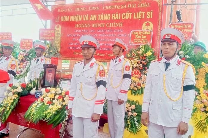 Lễ truy điệu, an táng hài cốt liệt sĩ Hoàng Minh Chính được diễn ra trọng thể tại quê nhà.