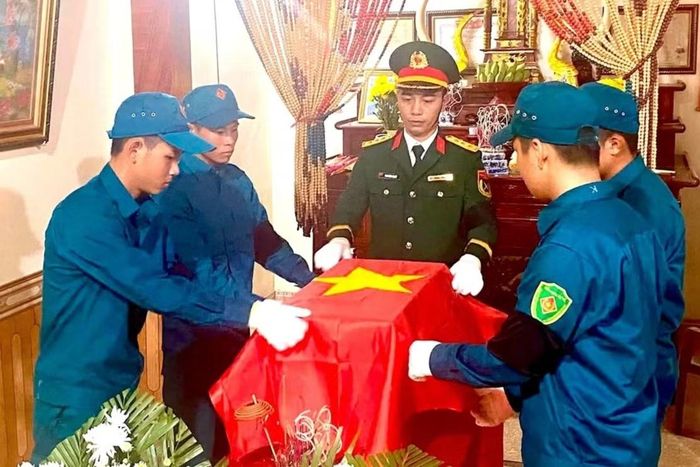 Hài cốt liệt sĩ Nguyễn Công Thịnh được đưa về quê hương.