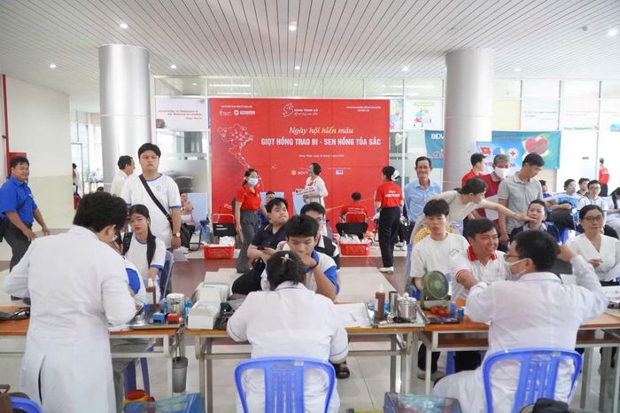 Quang cảnh ngày hội hiến máu tình nguyện tại Đồng Tháp.