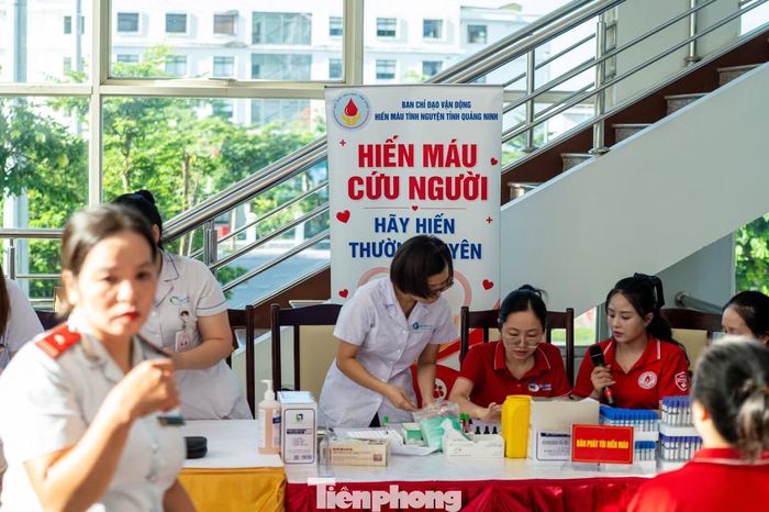 Theo báo cáo của tỉnh Quảng Ninh, năm 2025, toàn tỉnh đã vận động, tiếp nhận được 24.942 đơn vị máu, tỉ lệ hiến máu tình nguyện gần 100%. Tuy vậy, lượng máu tiếp nhận tại tỉnh vẫn chưa đáp ứng đủ nhu cầu ngày càng cao của các bệnh viện, cũng như của người bệnh. Viện huyết học Trung ương đã cung cấp 6.899 đơn vị máu và các thành phần máu, 6 tháng đầu năm 2026 vừa qua, Viện đã cung cấp 4.641 đơn vị, từ đó đảm bảo tốt hơn cho công tác cấp cứu và điều trị trên địa bàn tỉnh.
