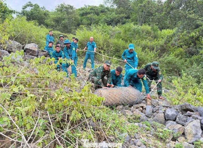 Quả bom sau đó được các đơn vị chức năng di chuyển để tiêu hủy an toàn.