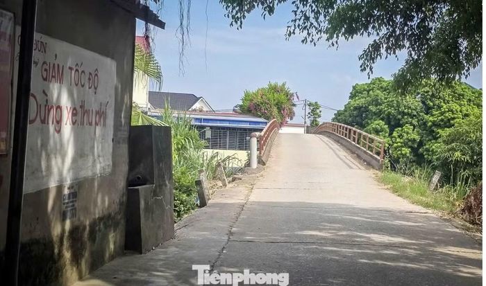 Cầu Đún, bắc qua sông Tiên Hưng, nối hai xã Thần Khê và Tiên Hưng (nay thuộc tỉnh Hưng Yên) do ông Nguyễn Ngọc Riệc tự bỏ tiền ra xây dựng từ năm 2007.